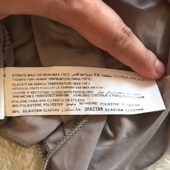 Grey Stretchy Flutter sleeve Top Size L - Picture 6 of 6